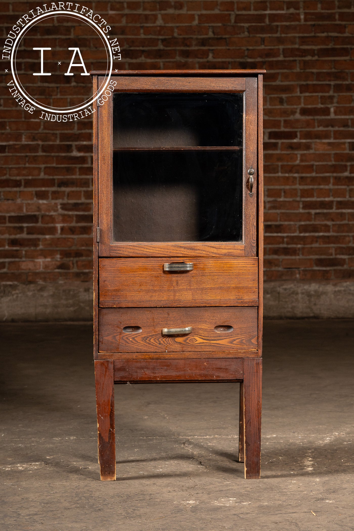 Early 20th Century Craftsman Oak Display Cabinet with Glass Door