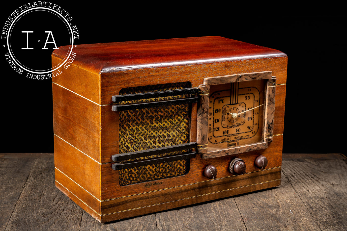 Vintage Model 86T1 Radio by RCA-Victor