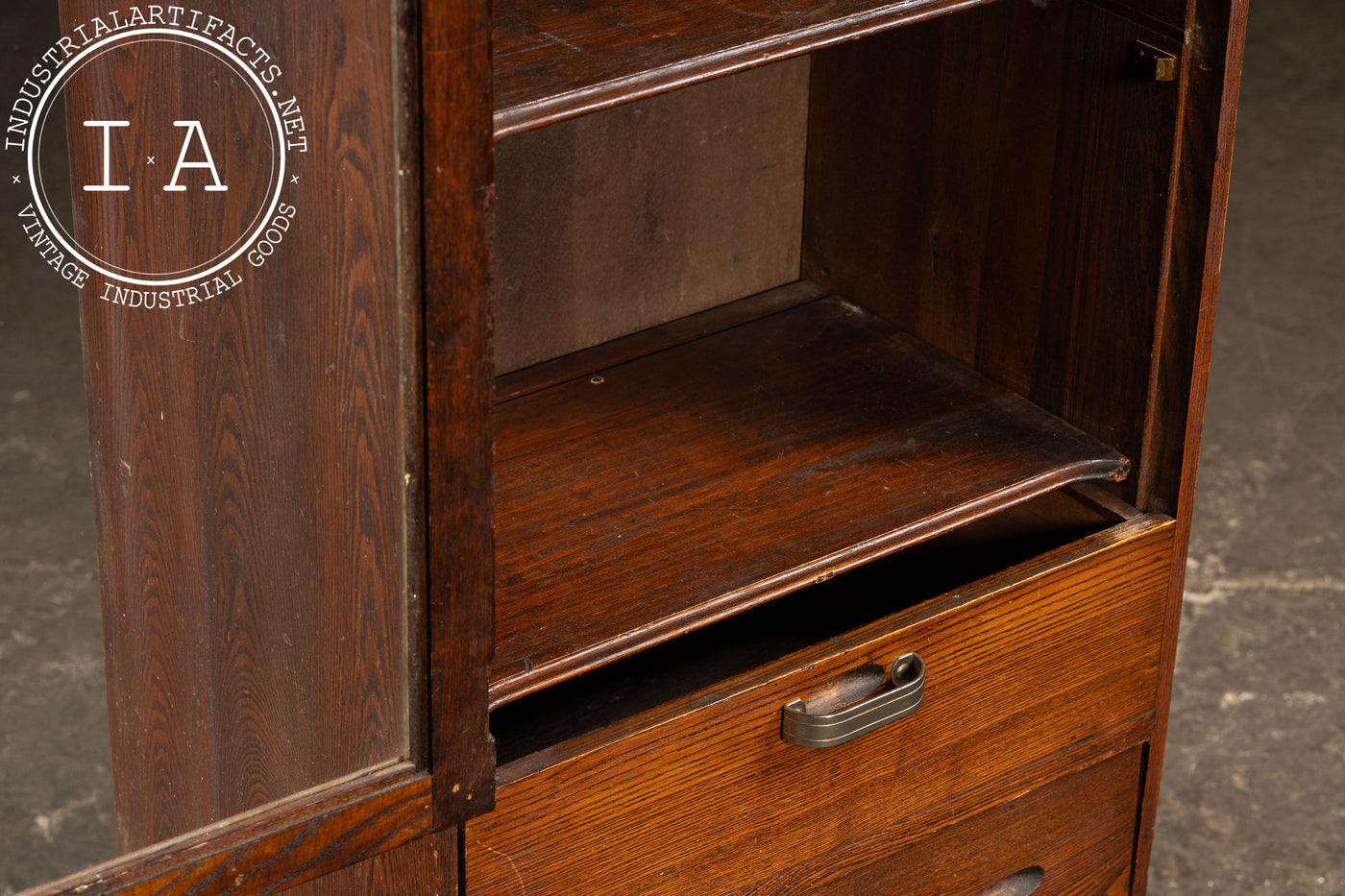 Early 20th Century Craftsman Oak Display Cabinet with Glass Door
