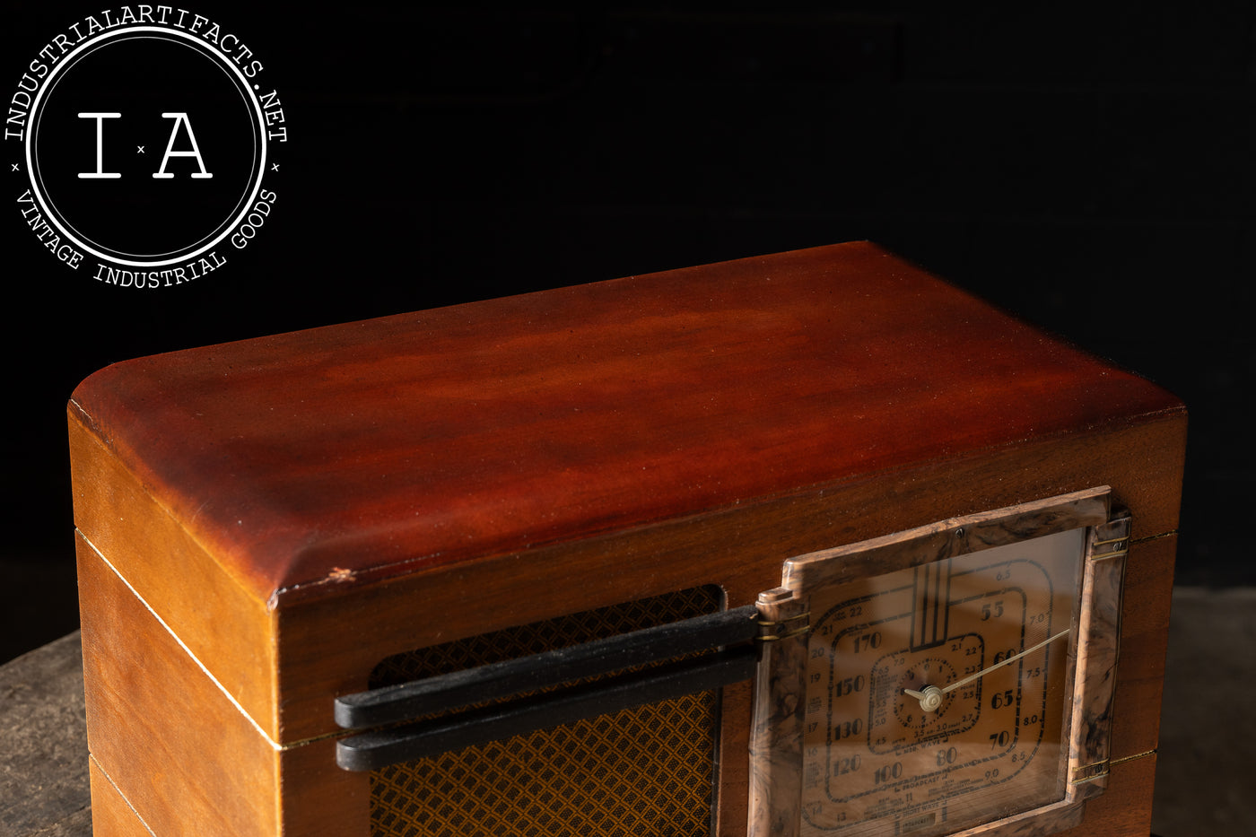 Vintage Model 86T1 Radio by RCA-Victor