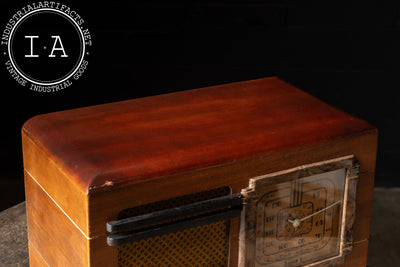 Vintage Model 86T1 Radio by RCA-Victor
