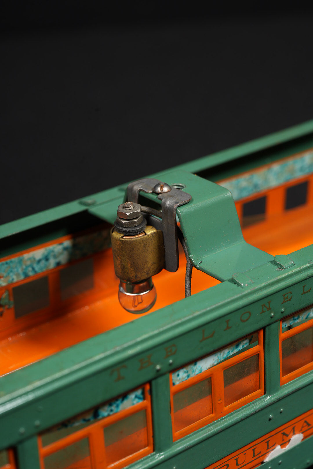 Lionel Tinplate Electric Train Set – Pullman Passenger Cars with Locomotive