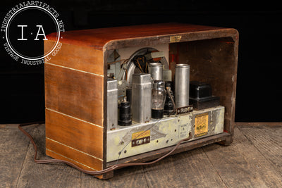 Vintage Model 86T1 Radio by RCA-Victor