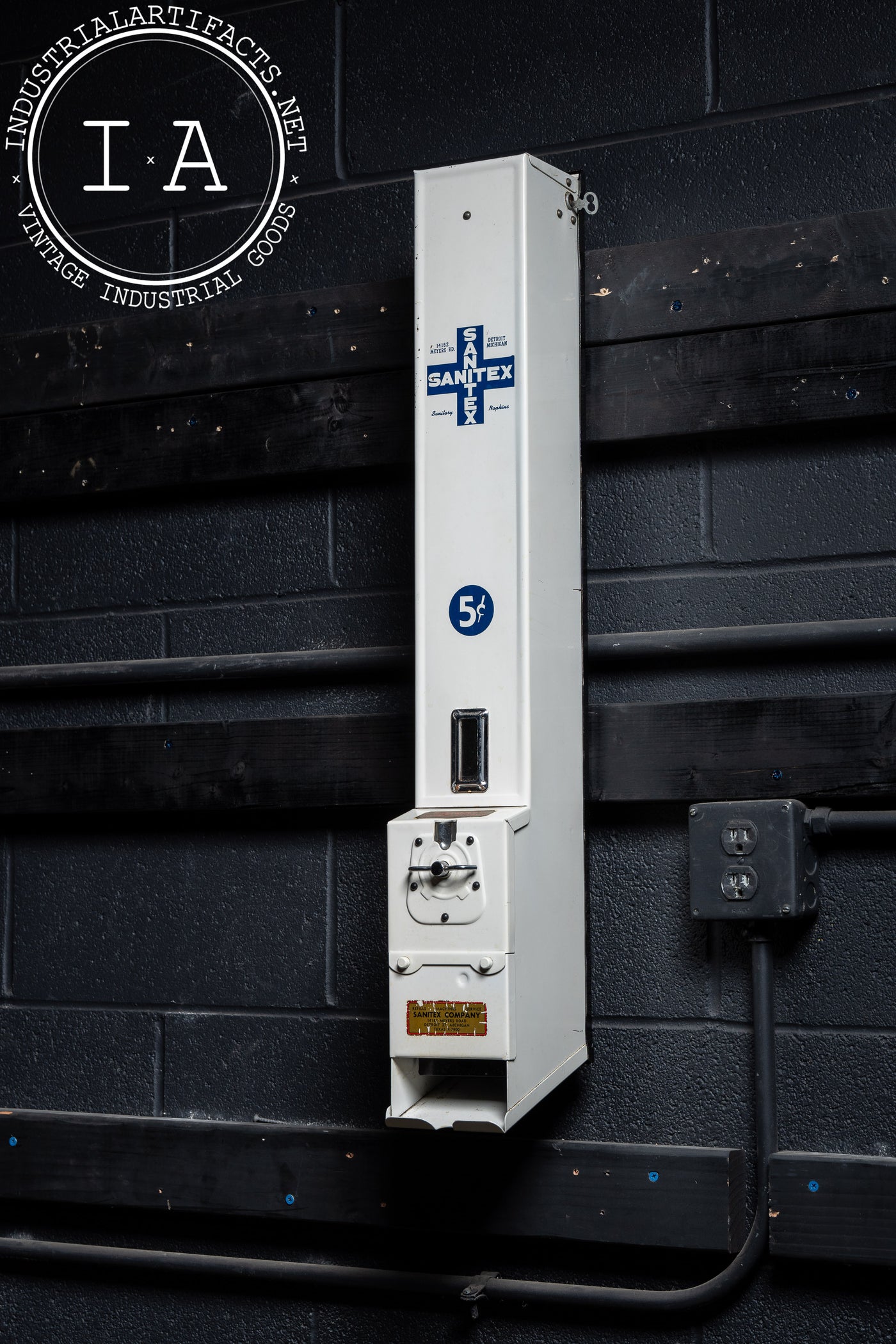 Porcelain Enamel Coin Op Sanitex Dispenser