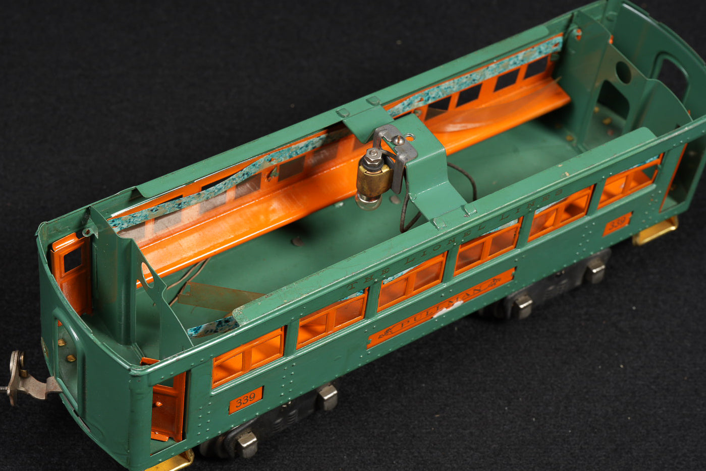 Lionel Tinplate Electric Train Set – Pullman Passenger Cars with Locomotive