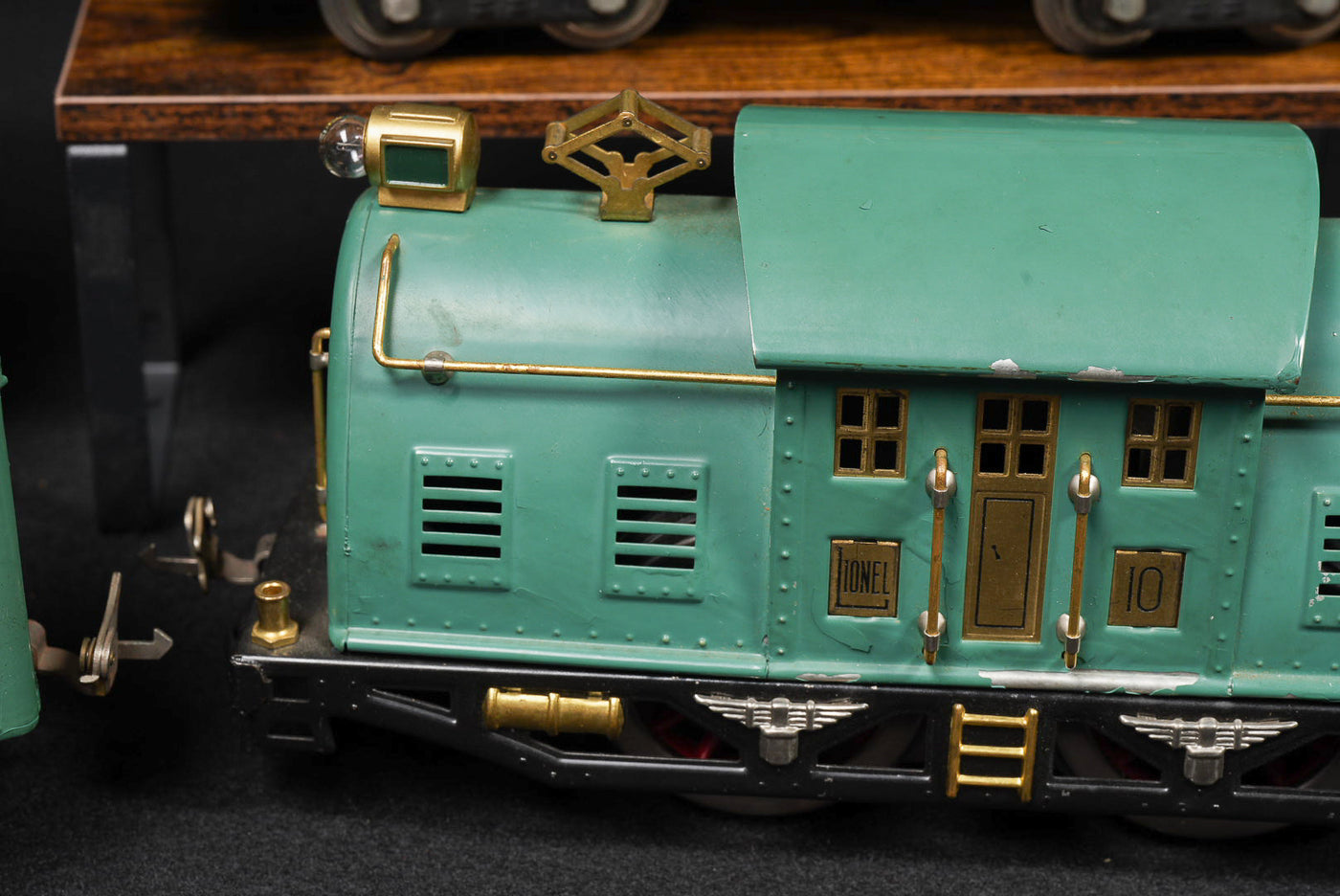 Lionel Tinplate Electric Train Set – Pullman Passenger Cars with Locomotive