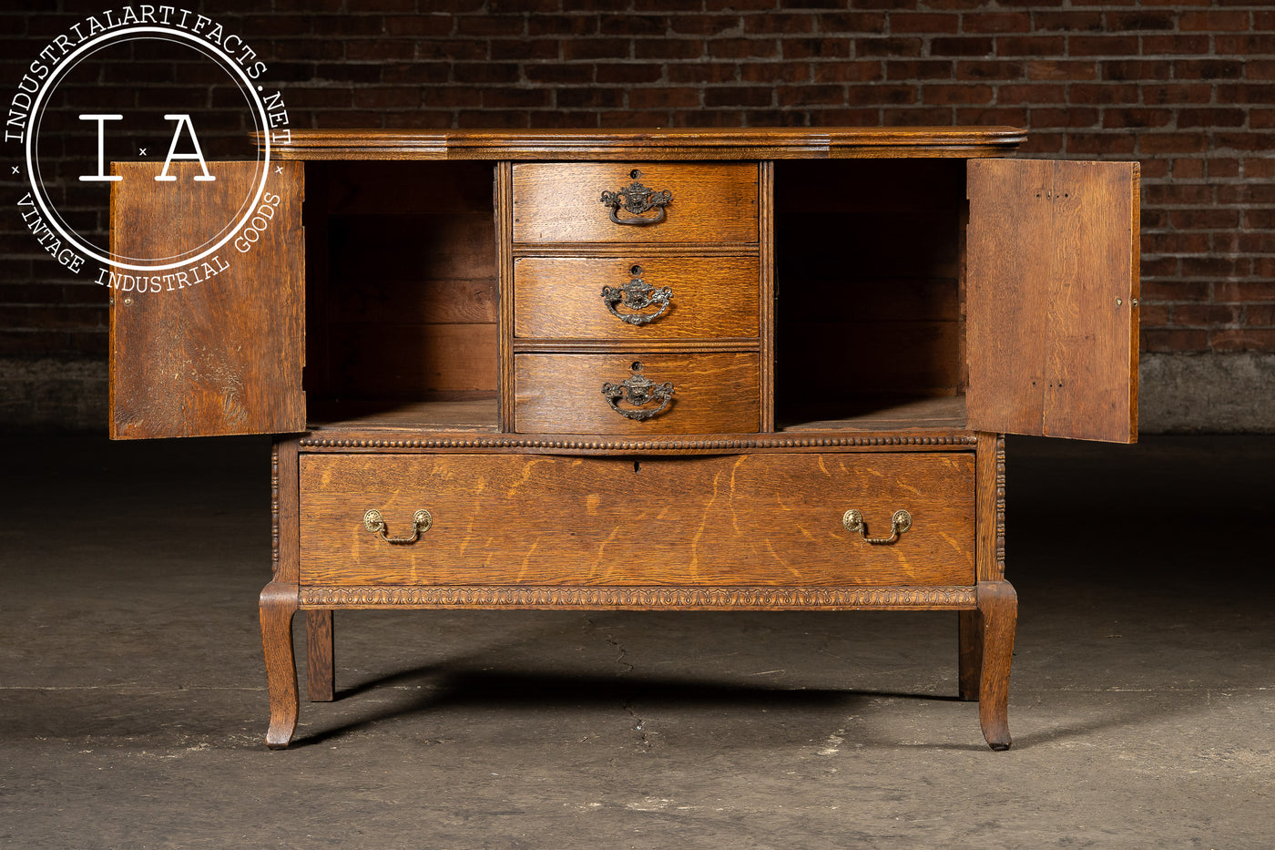Early 20th Century Quartersawn Wooden Serving Cabinet