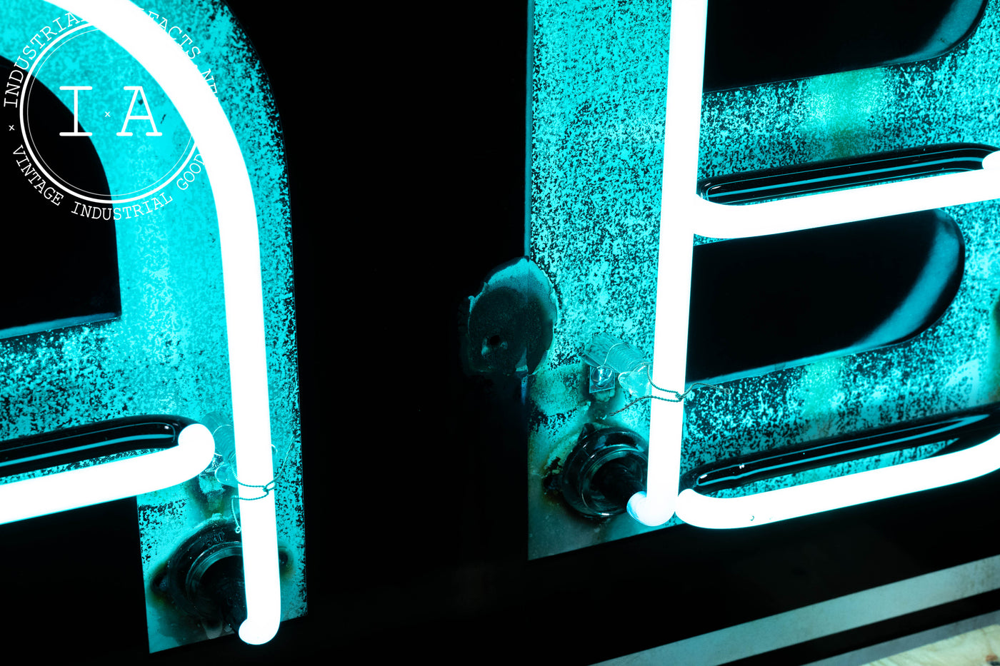 Vintage "Cabins" SSP Neon Sign