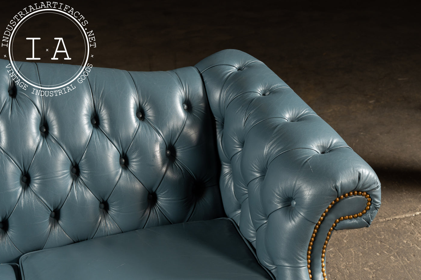 Vintage Tufted Leather Chesterfield Sofa in Blue