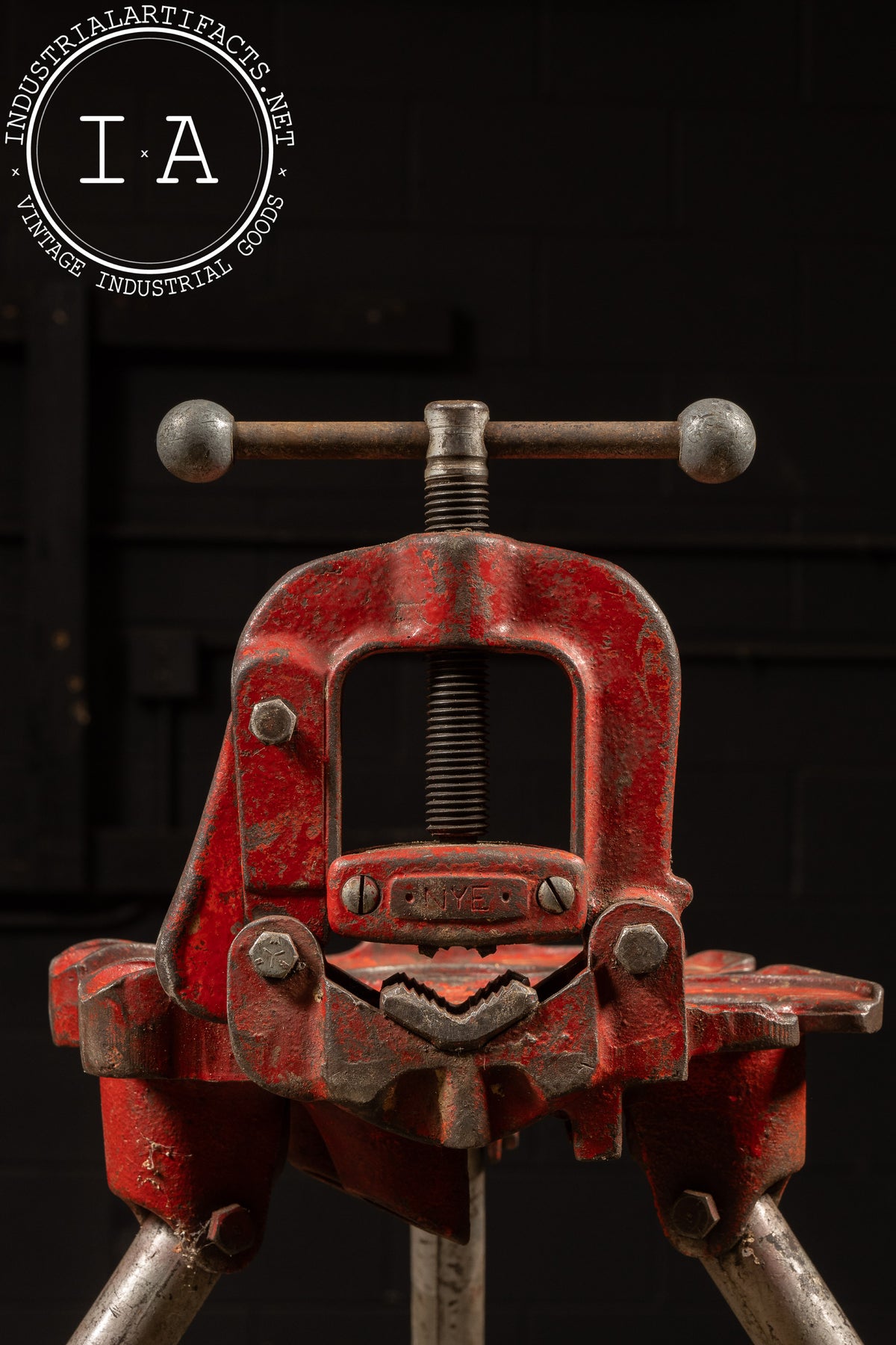 Using A Tri Vise Antique Industrial Nye Tri-Stand Pipe Vise – Industrial Artifacts