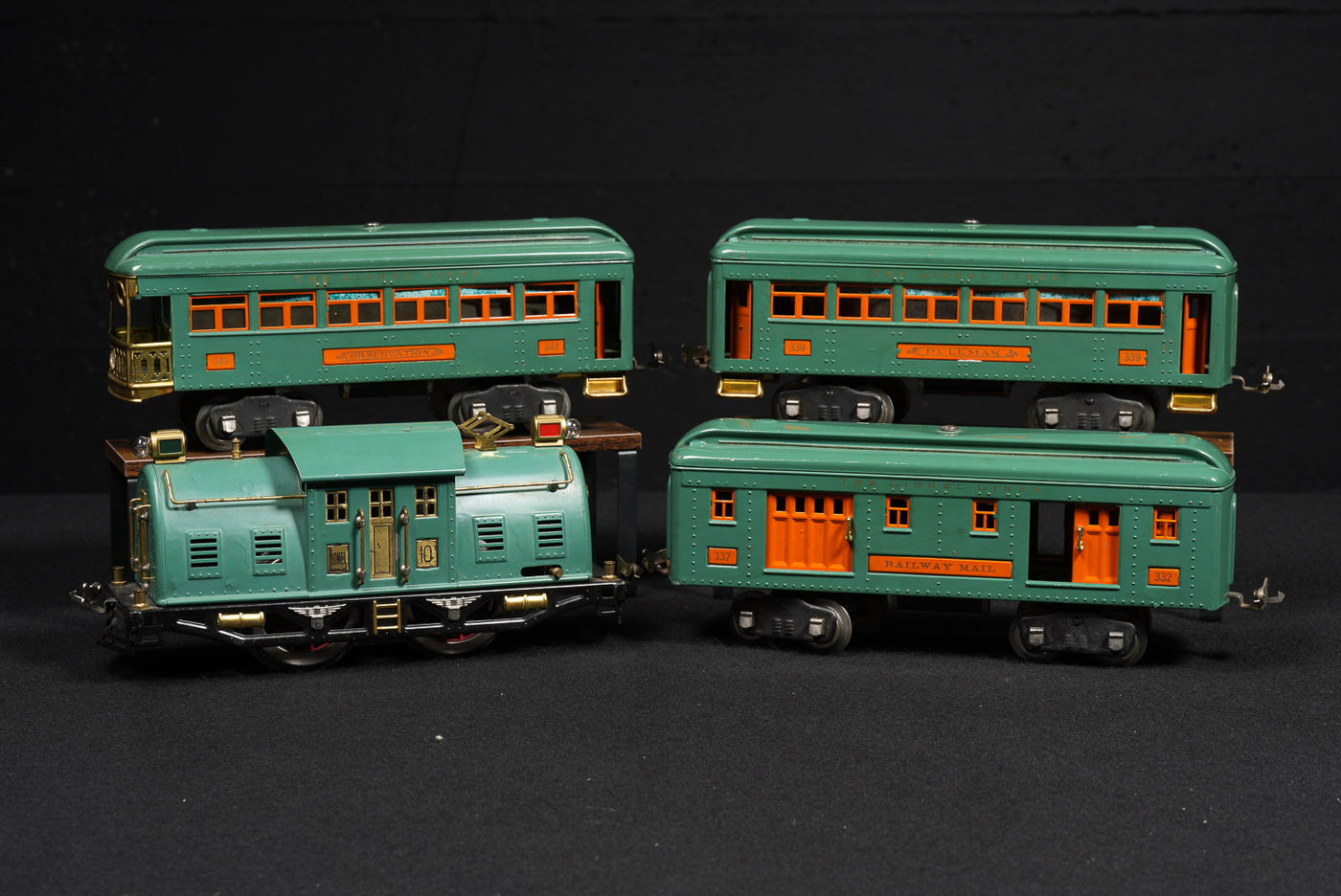 Lionel Tinplate Electric Train Set – Pullman Passenger Cars with Locomotive