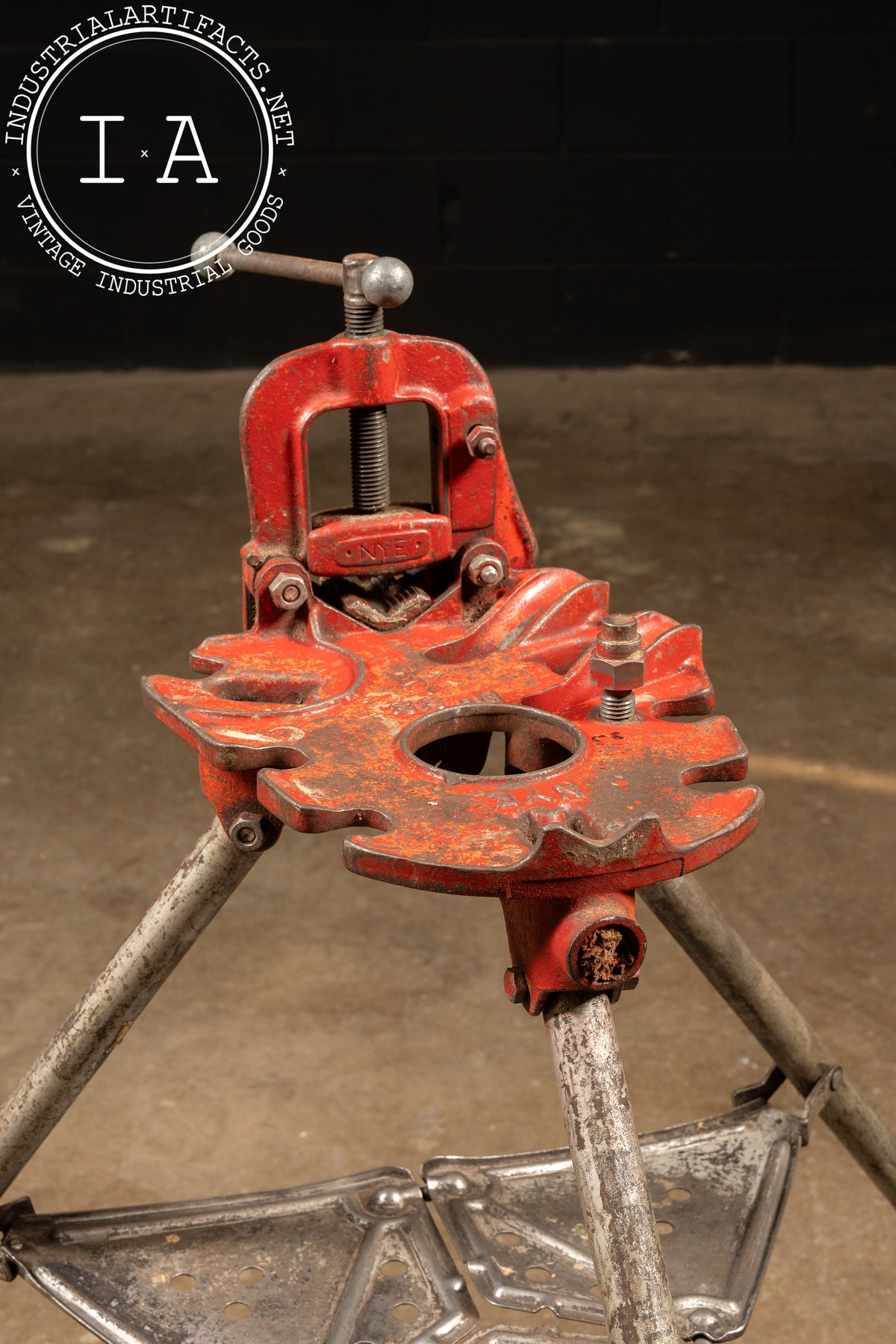 Using A Tri Vise Antique Industrial Nye Tri-Stand Pipe Vise – Industrial Artifacts