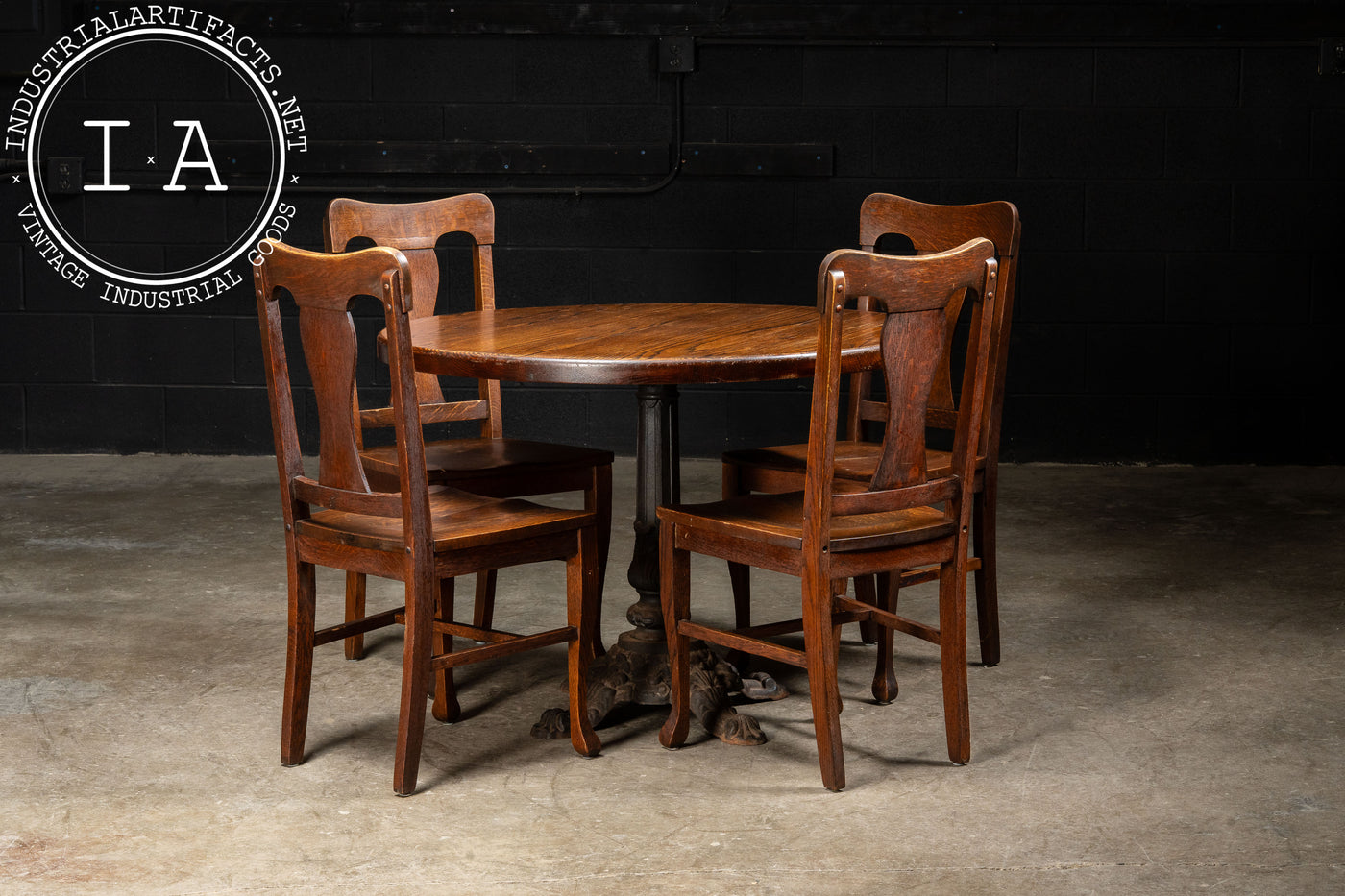 Late 19th Century Oak Poker Table With Four Chairs