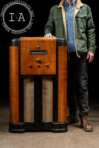 Vintage Model R-1131 with Magic Eye Tube by Delco
