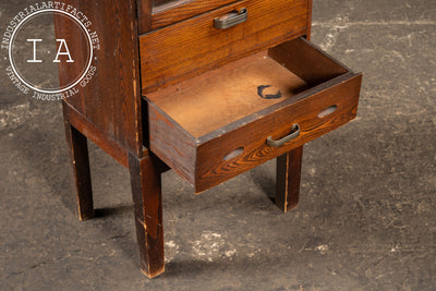 Early 20th Century Craftsman Oak Display Cabinet with Glass Door