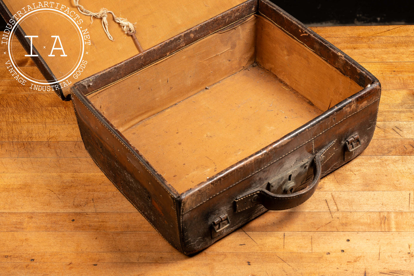 Early 20th Century English Leather Suitcase in Brown