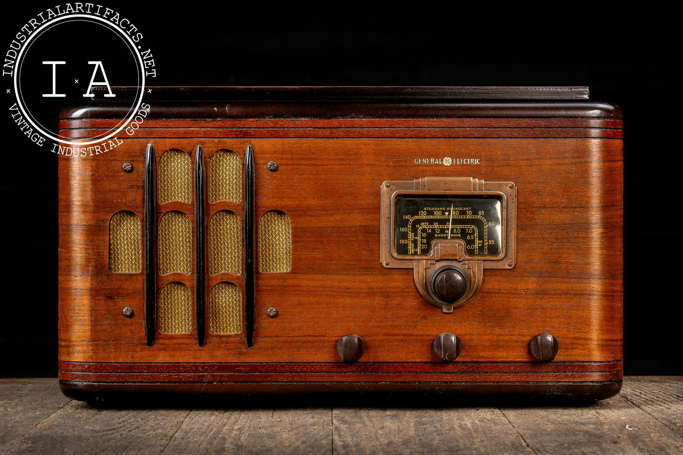 Vintage Model E-53X Radio by Canadian General Electric