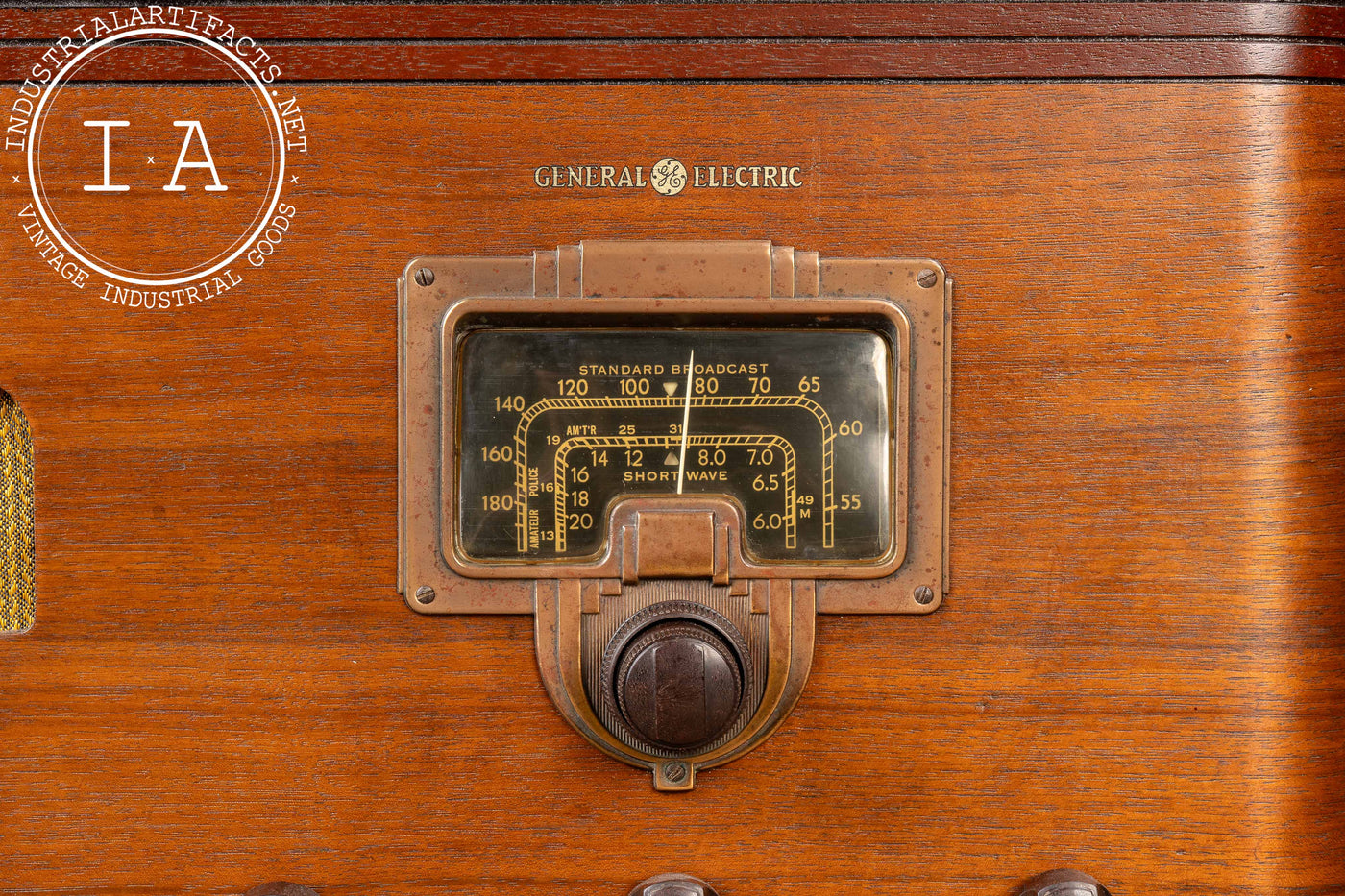 Vintage Model E-53X Radio by Canadian General Electric