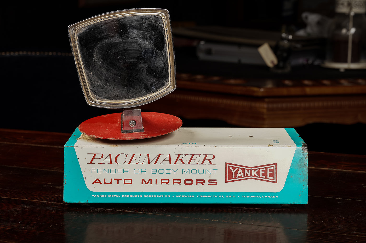 1950s Pacemaker Yankee Mirrors Countertop Display