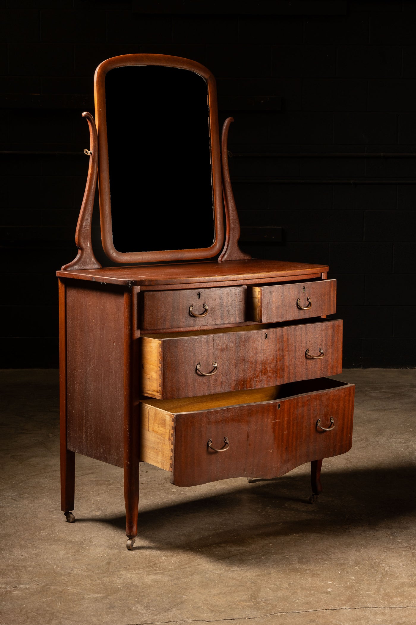 Early 20th Century Oak Dresser with Adjustable Mirror