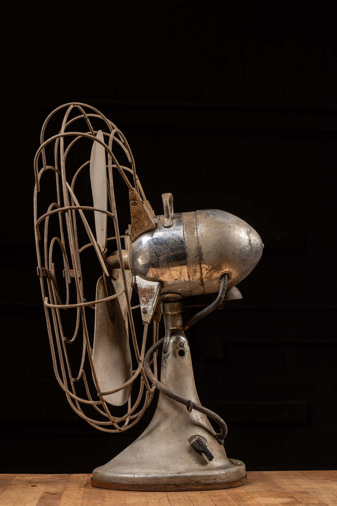 Vintage Hunter C-16 Steel Desk Fan – Industrial Artifacts