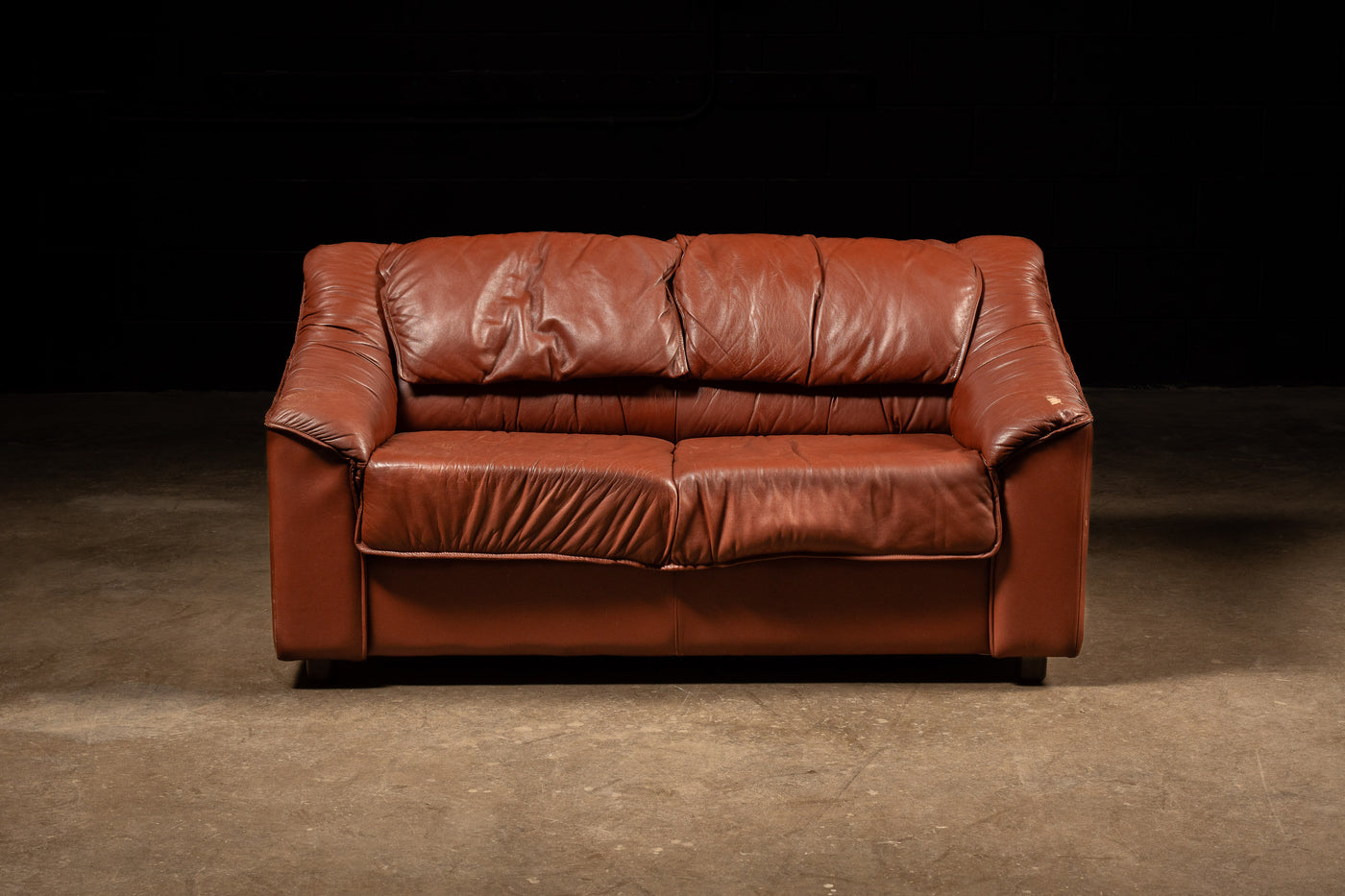 Vintage Leather Loveseat in Brick Red