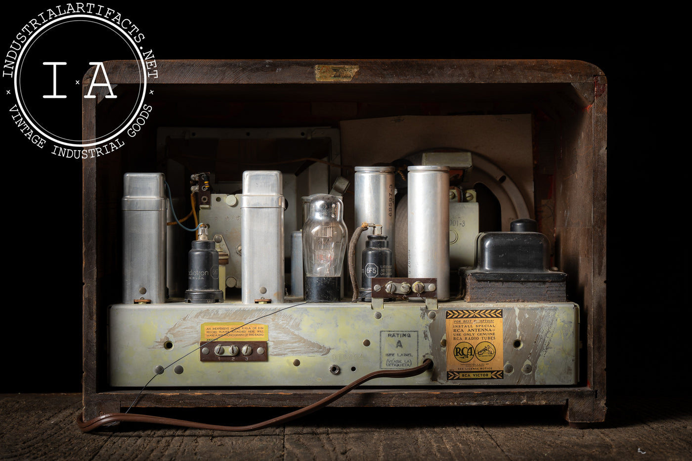Vintage Model 86T1 Radio by RCA-Victor