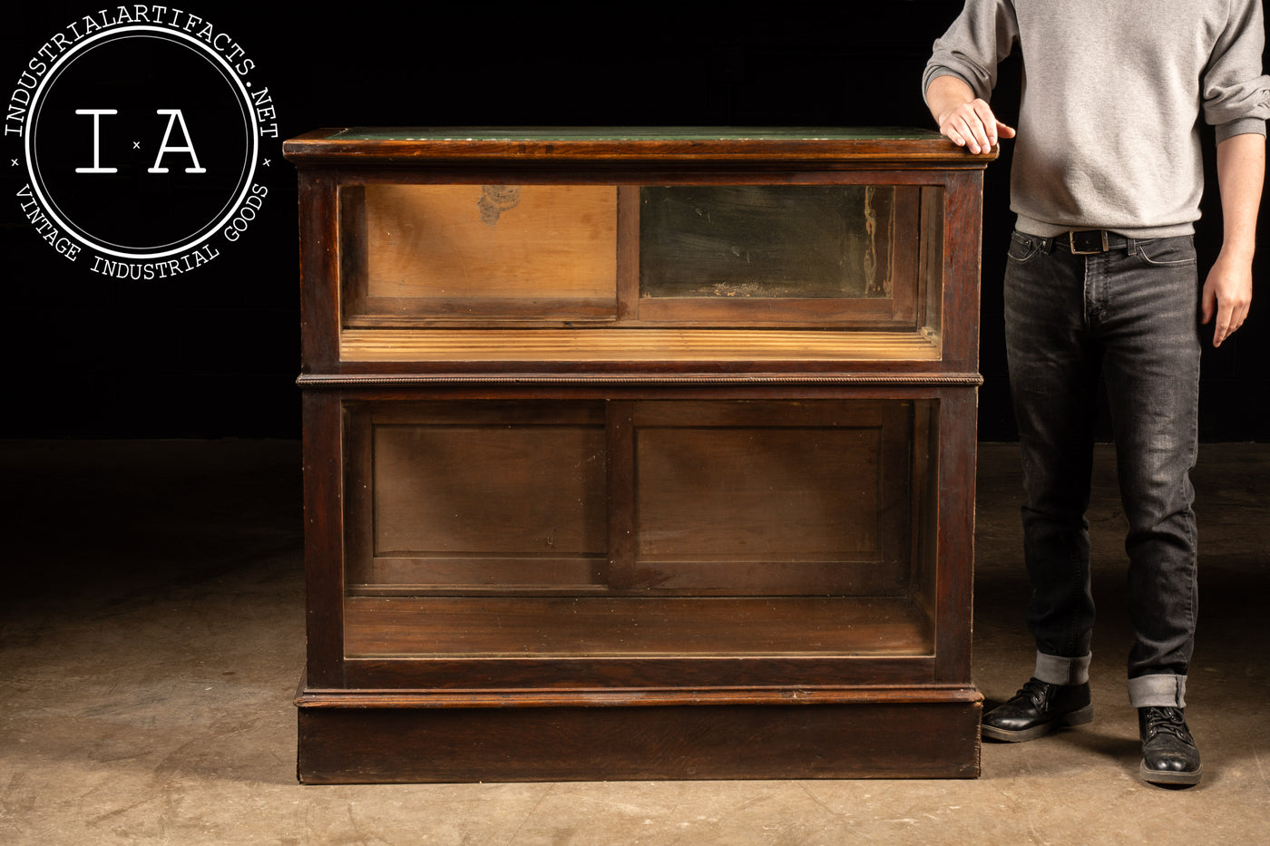 Early 20th Century Two-Tiered Oak Cigar Case