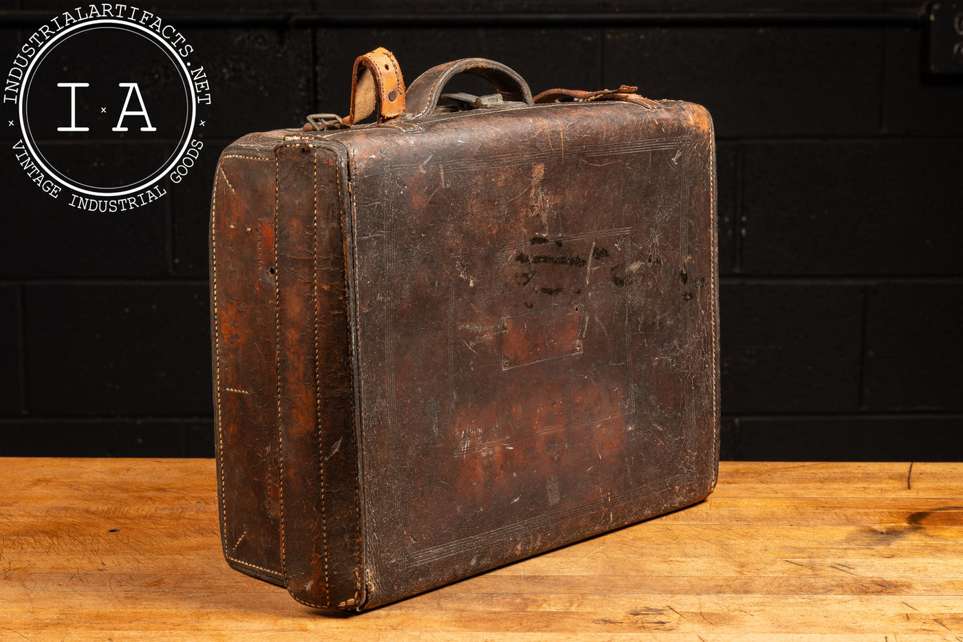 Early 20th Century English Leather Suitcase in Brown