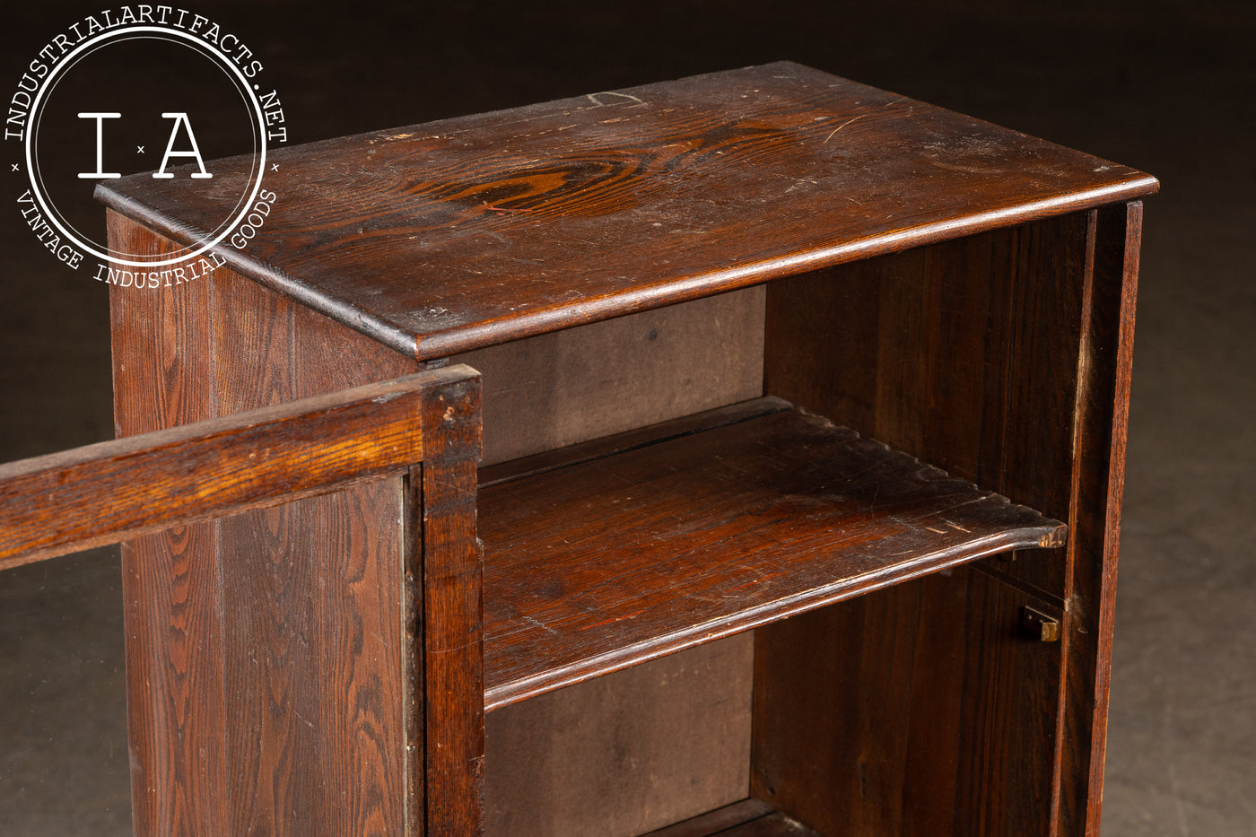 Early 20th Century Craftsman Oak Display Cabinet with Glass Door