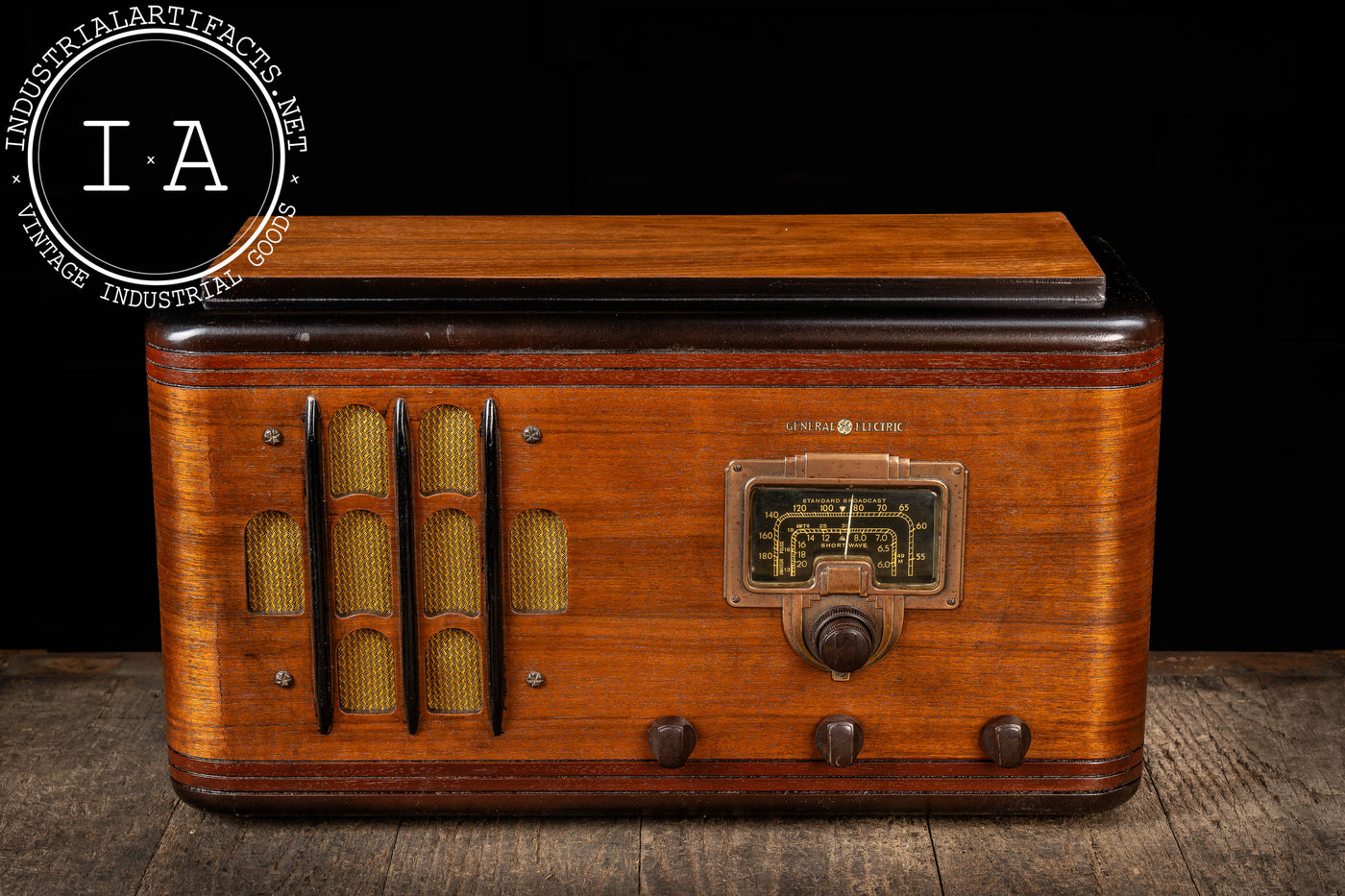 Vintage Model E-53X Radio by Canadian General Electric
