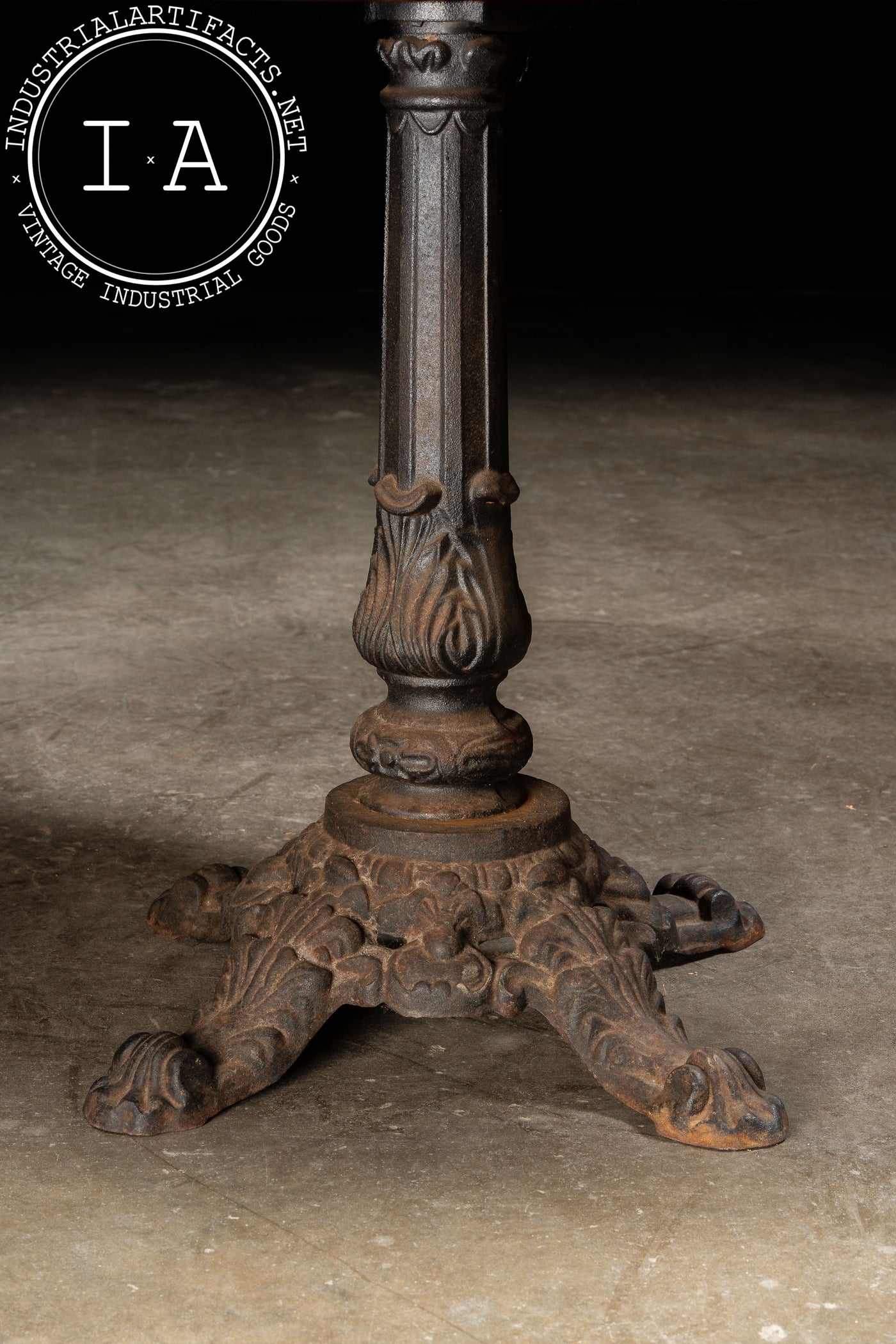 Late 19th Century Oak Poker Table With Four Chairs