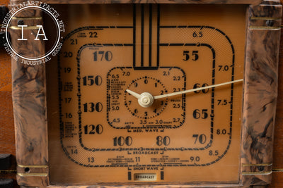 Vintage Model 86T1 Radio by RCA-Victor