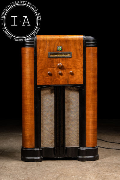 Vintage Model R-1131 with Magic Eye Tube by Delco