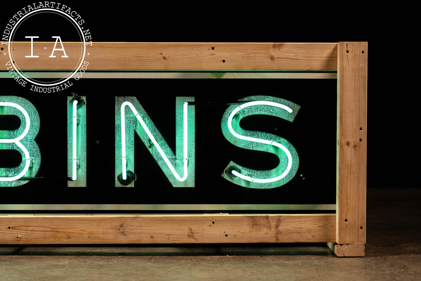 Vintage "Cabins" SSP Neon Sign