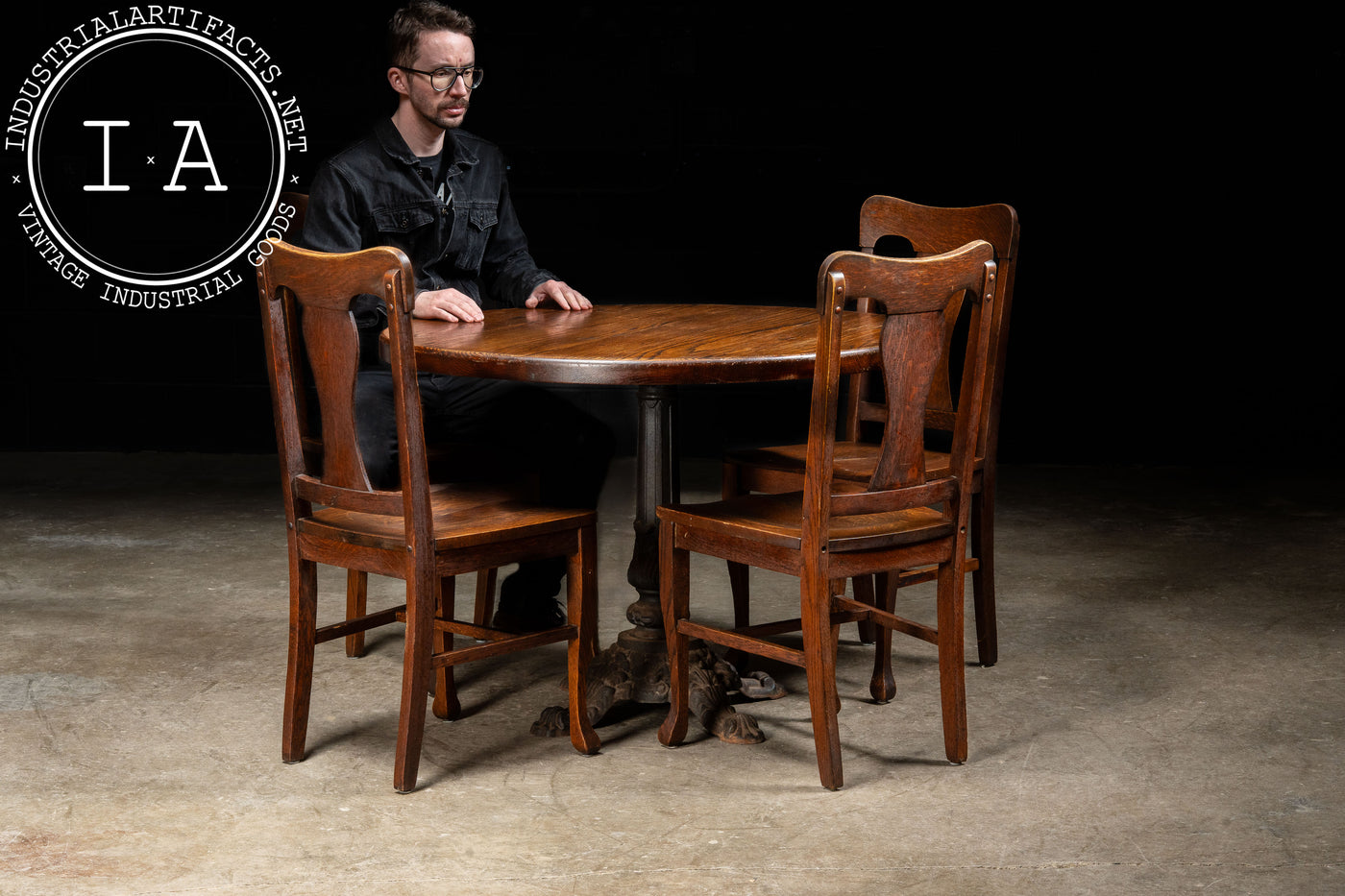 Late 19th Century Oak Poker Table With Four Chairs