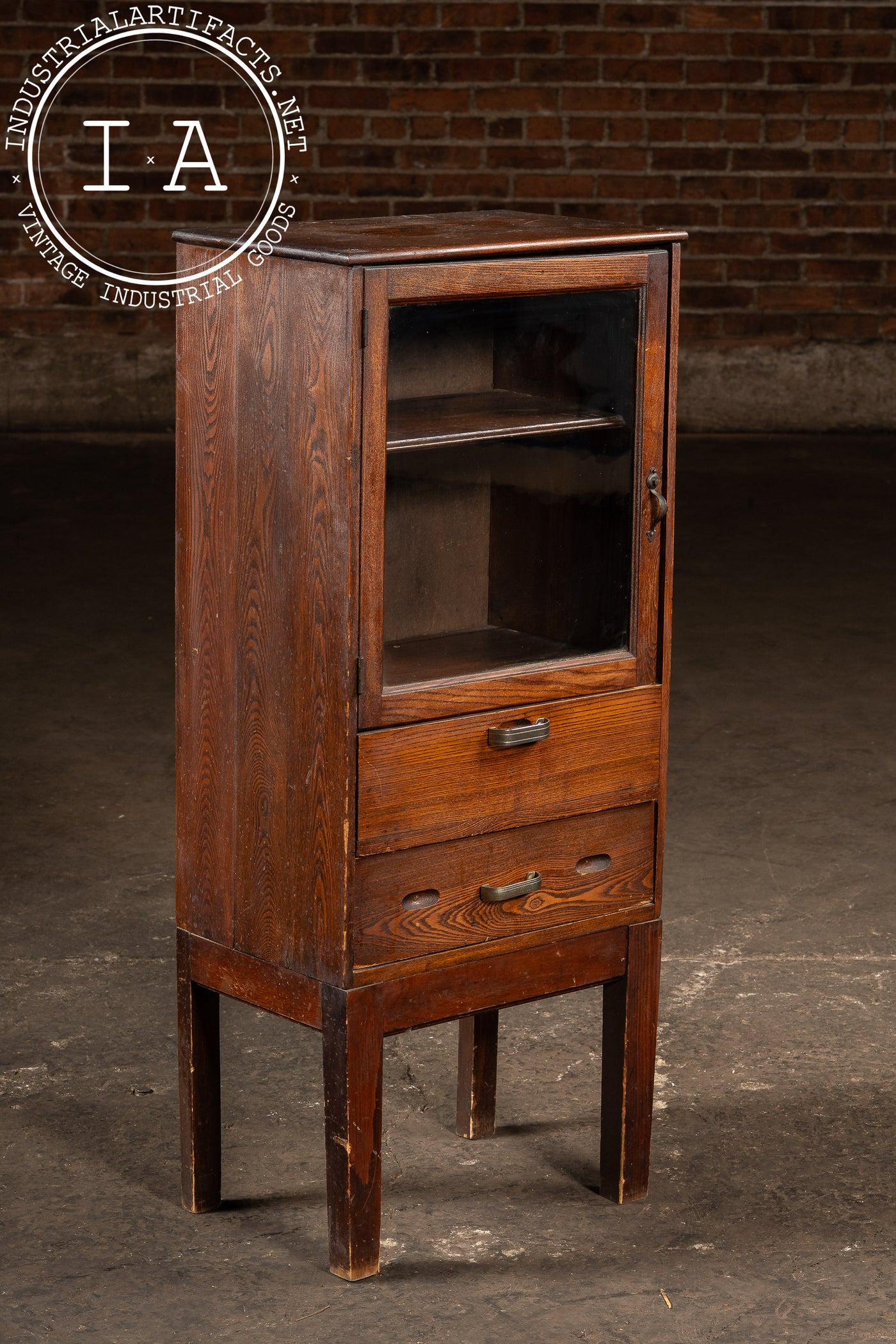 Early 20th Century Craftsman Oak Display Cabinet with Glass Door