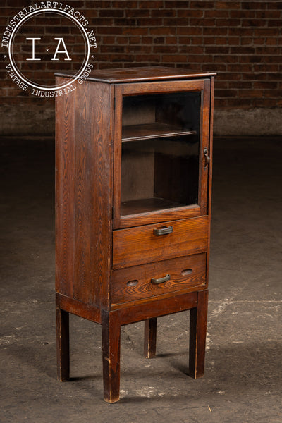 Early 20th Century Craftsman Oak Display Cabinet with Glass Door
