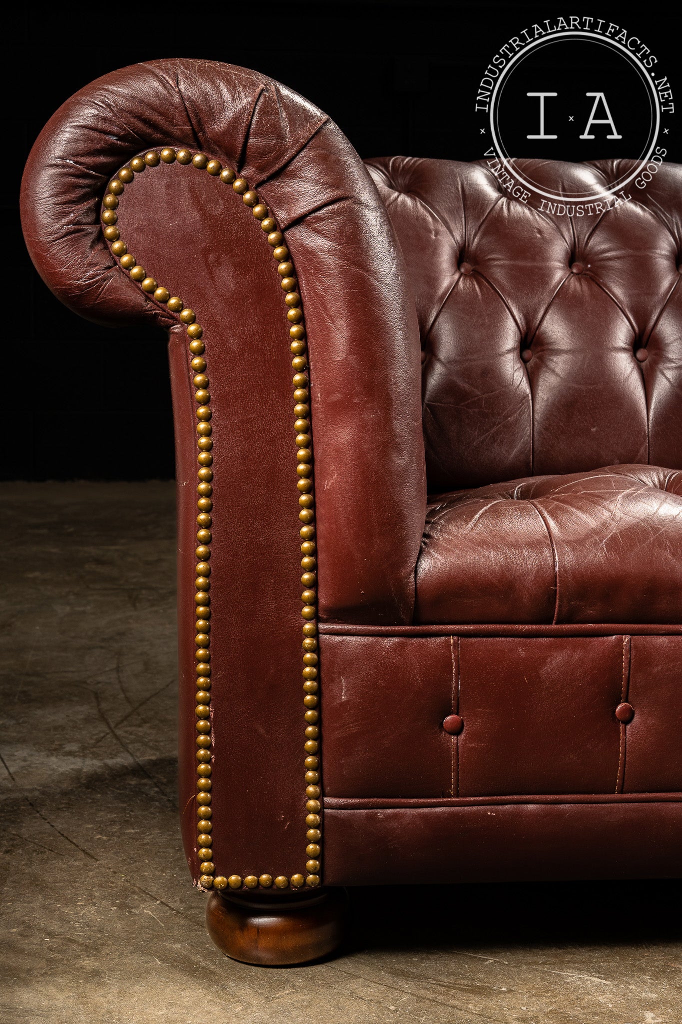 Tufted Chesterfield Sofa in Burgundy