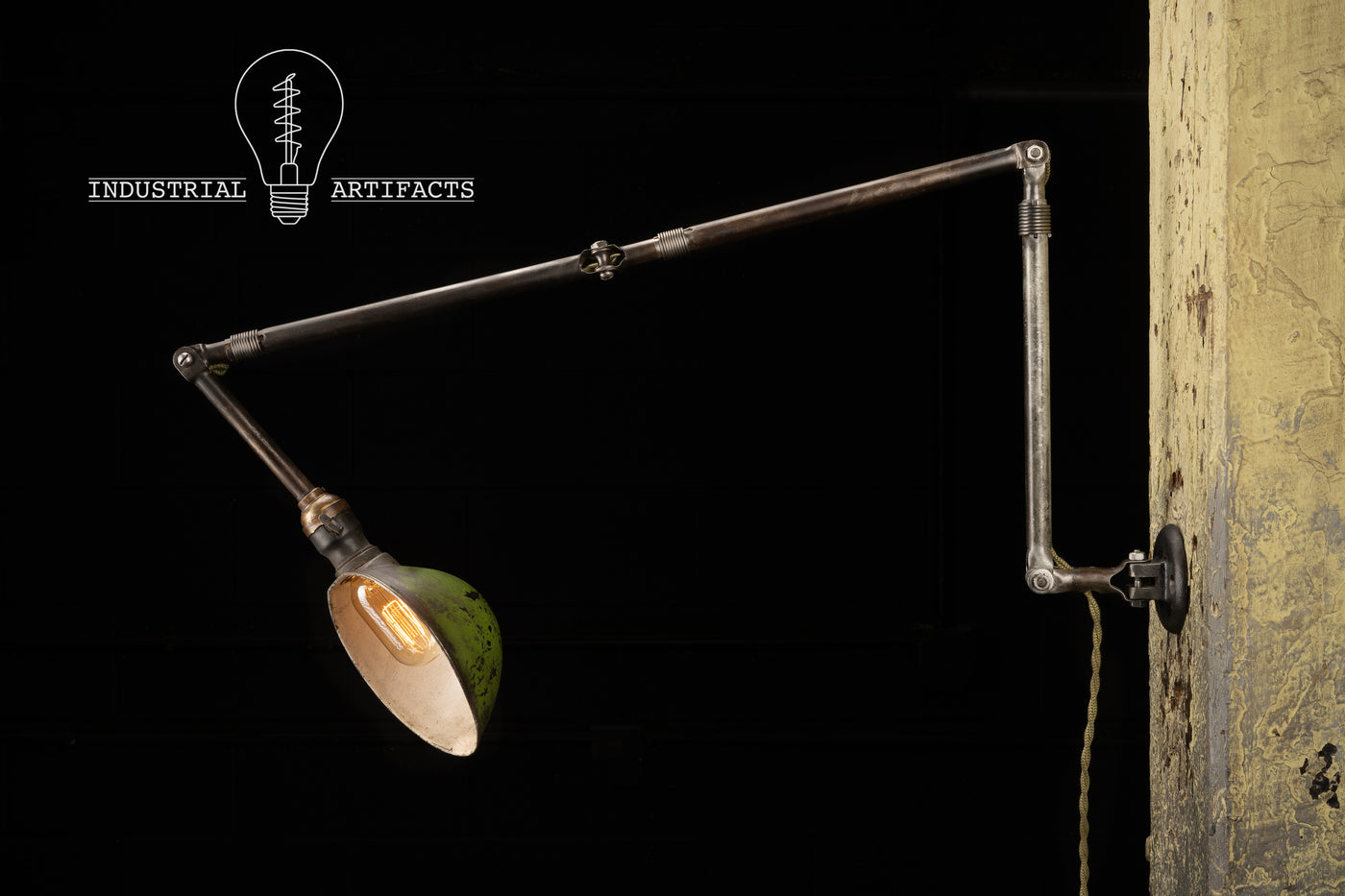 Ajusco Articulating Task Lamp