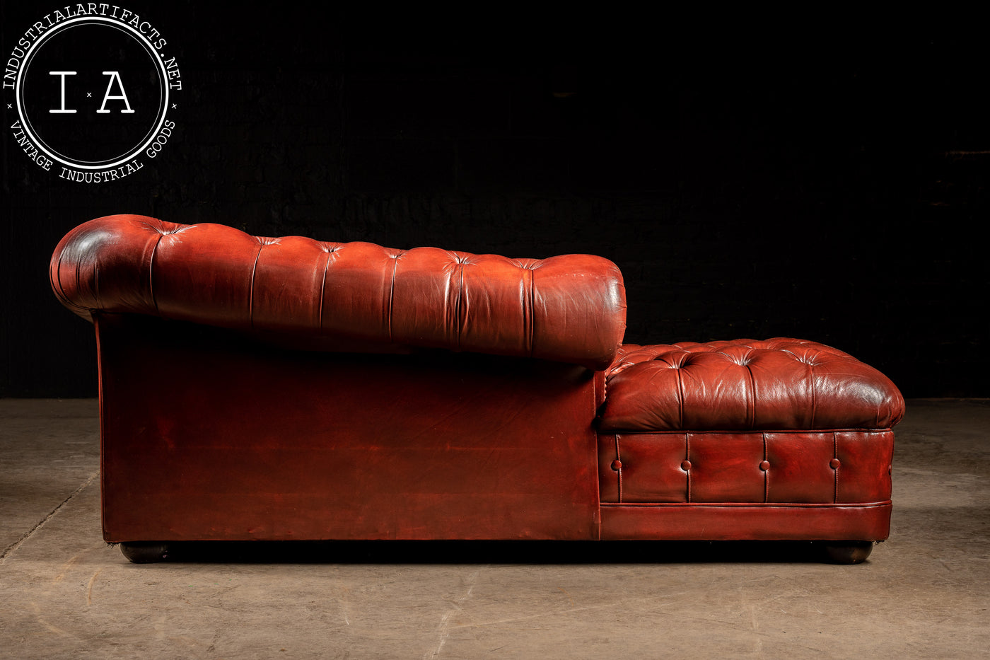 Vintage Tufted Leather Chaise in Burgundy