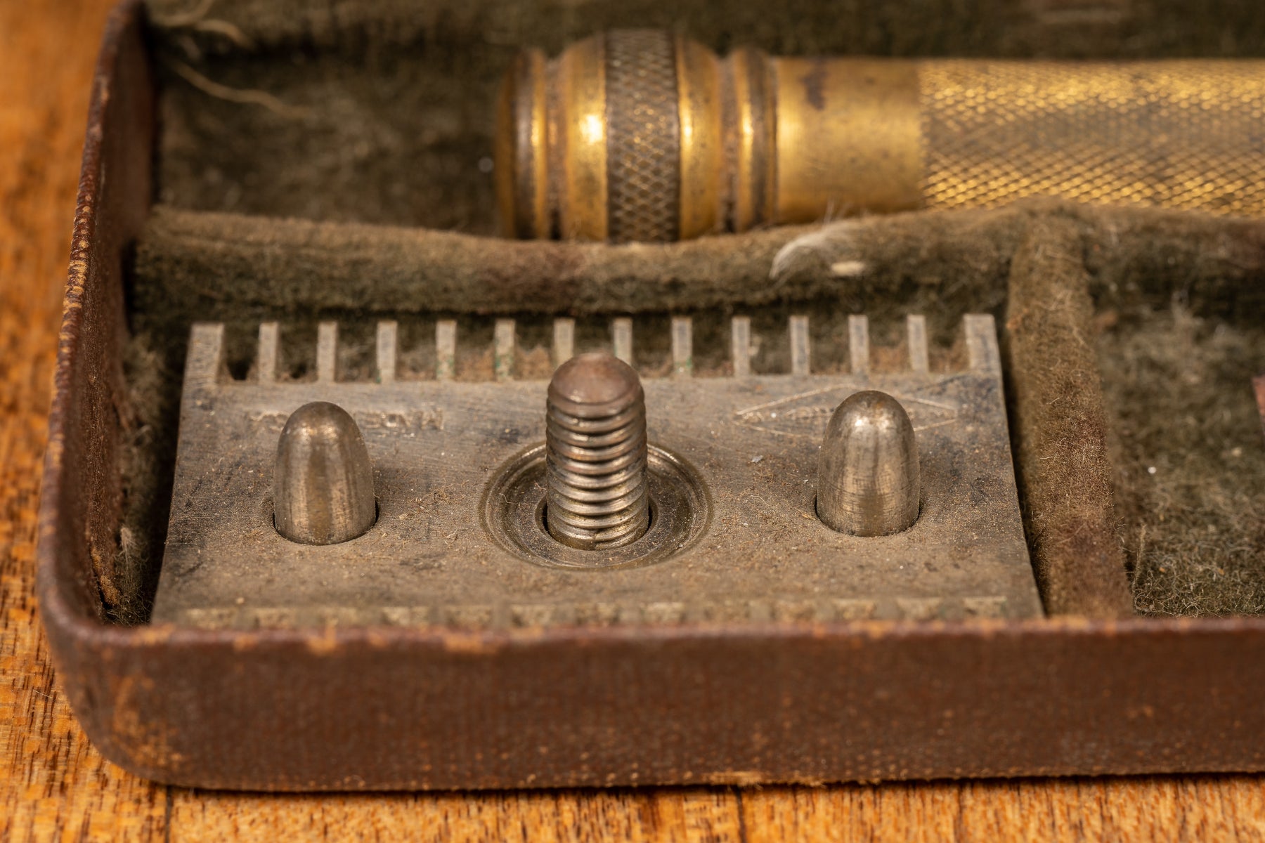 1920s Electric Razor c. 1920s Gillette Travel Razor Kit – Industrial Artifacts