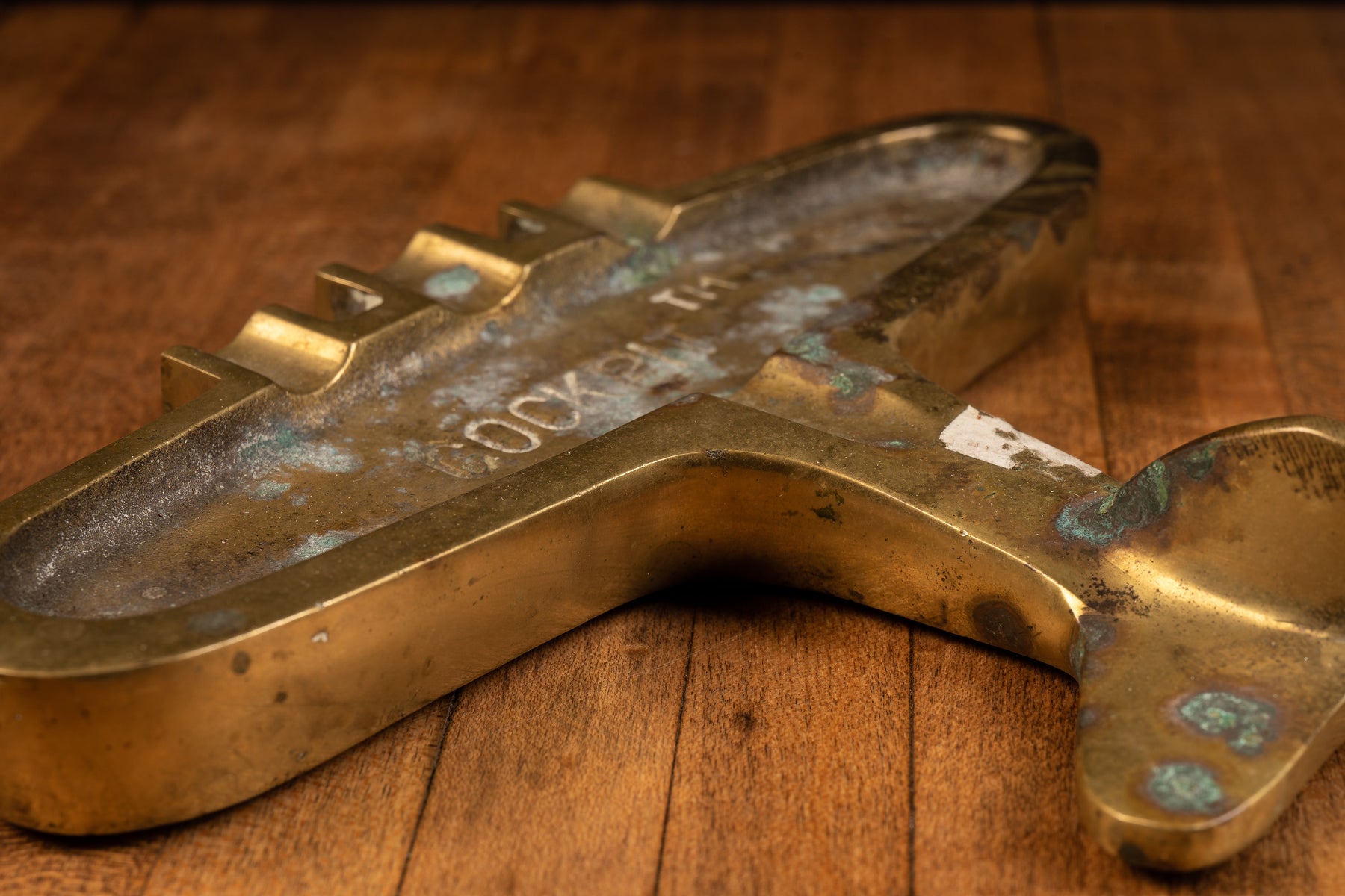 Shopping Online Art Deco Artifacts photo