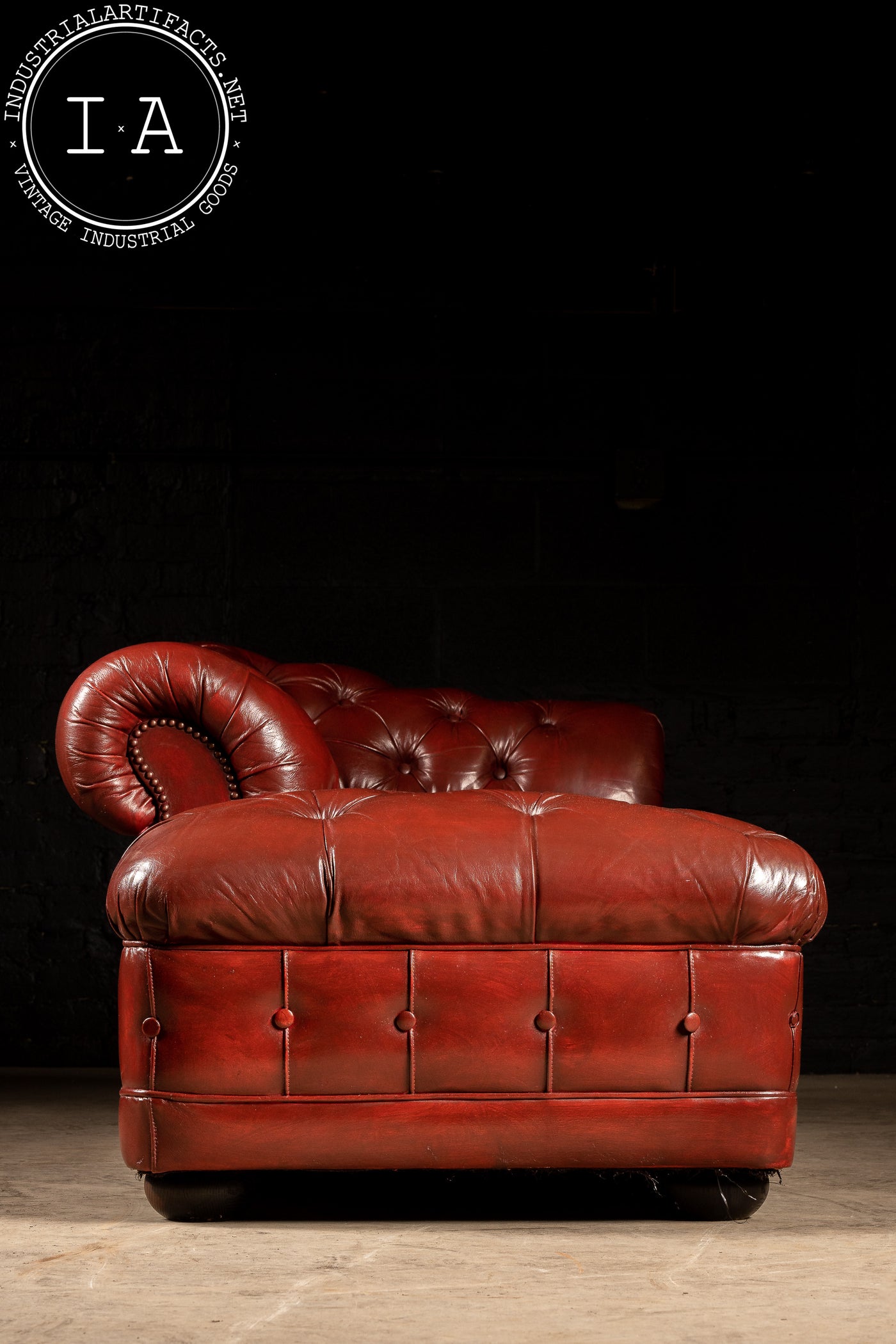 Vintage Tufted Leather Chaise in Burgundy