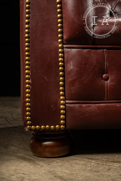 Tufted Chesterfield Sofa in Burgundy